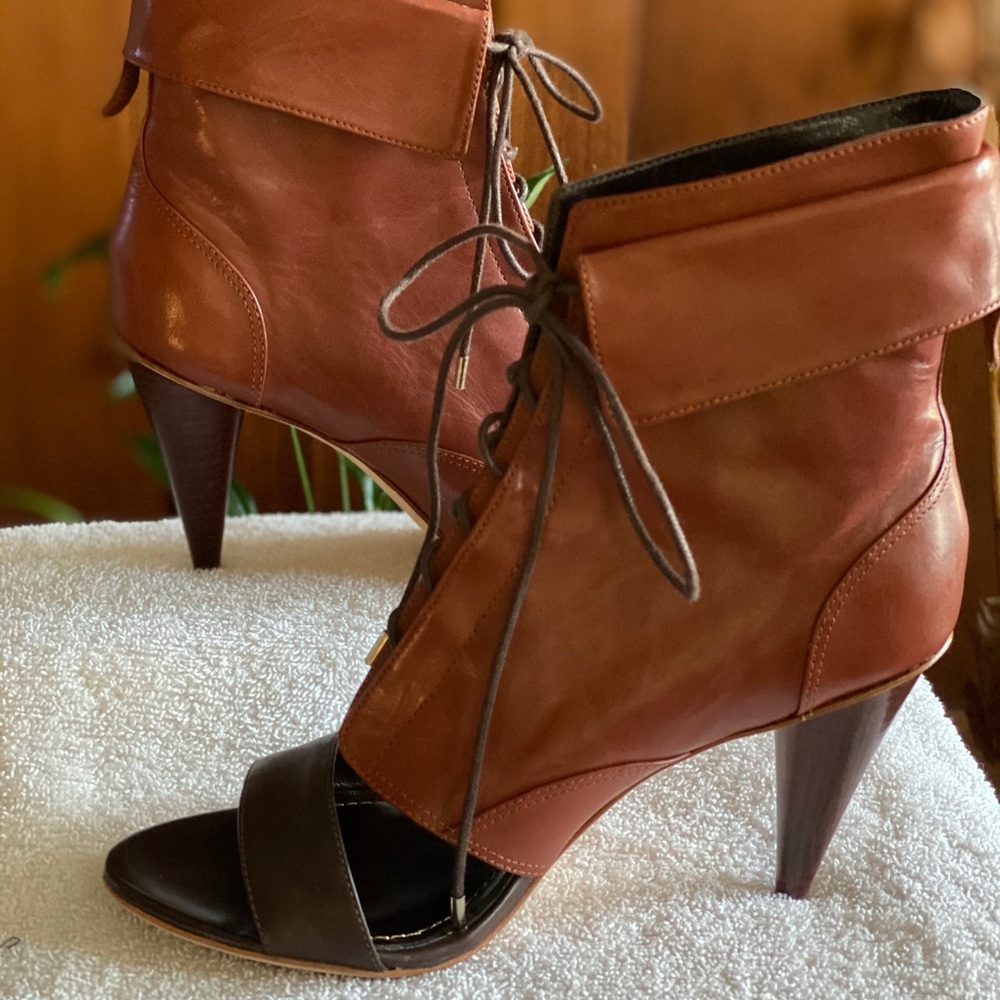 Peep-toe Bootie